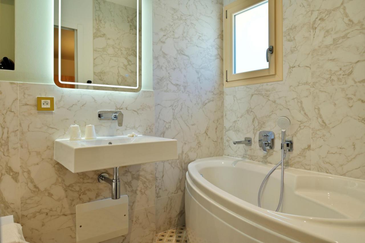 Hotel Des Roches Сартен Экстерьер фото