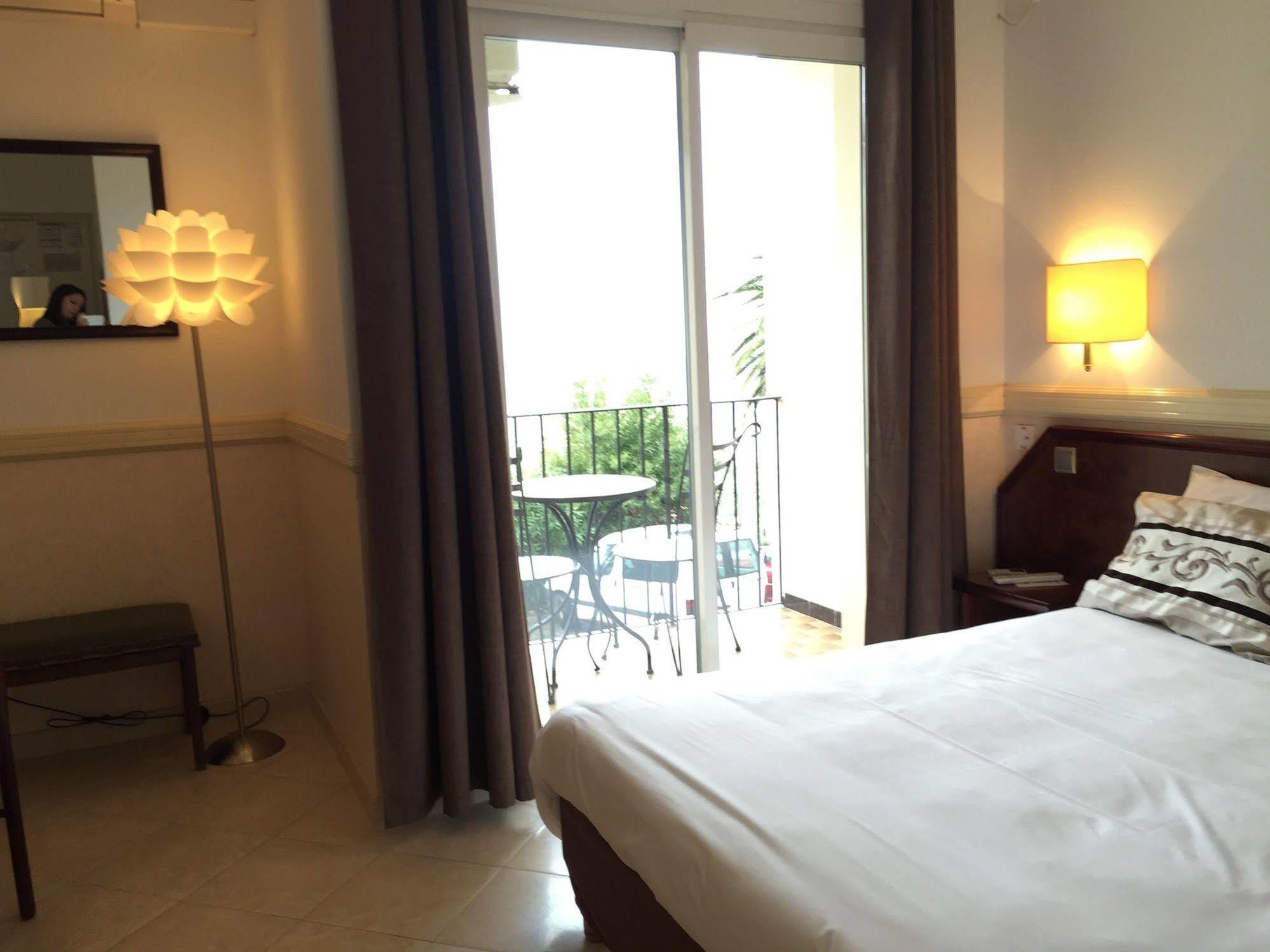 Hotel Des Roches Сартен Экстерьер фото